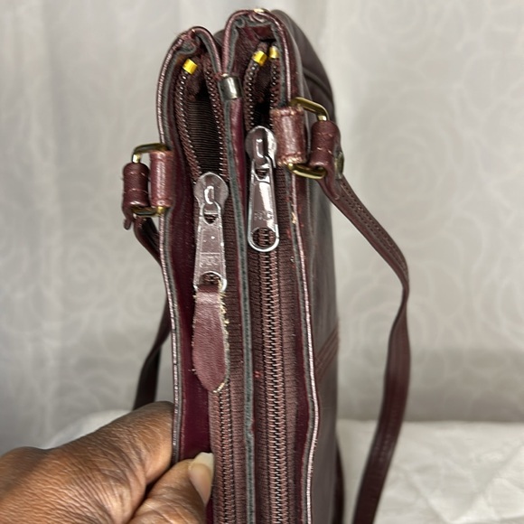 CONTESSA Vintage burgundy genuine leather shoulder handbag. Made in Hong Kong. - Picture 6 of 13